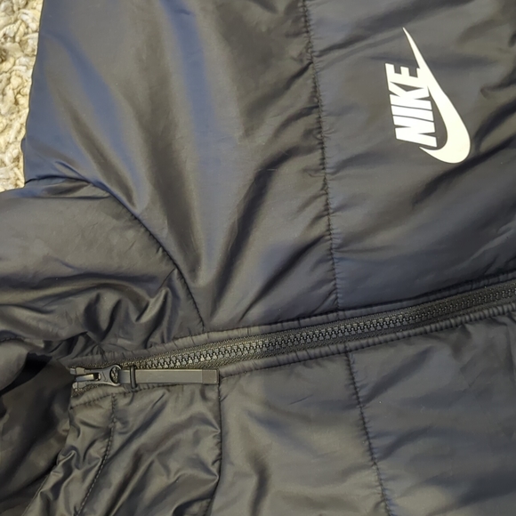 Nike puffer jacket - Picture 2 of 6